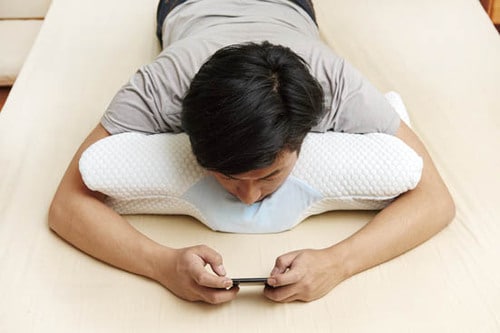 腕の置き位置を探って自分のベスポジで快眠できる!