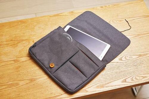 「10インチタブレットも入るスマート収納ケース」2