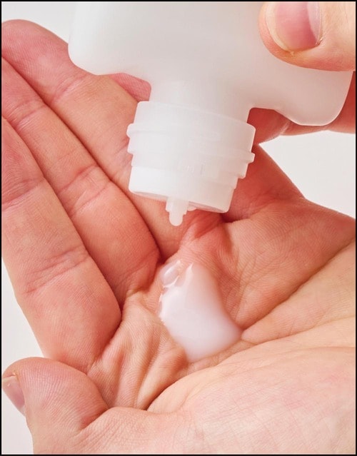【使用感】やや粘度のある乳液状のテクスチャー アフターシェーブローションおすすめ イメージ2