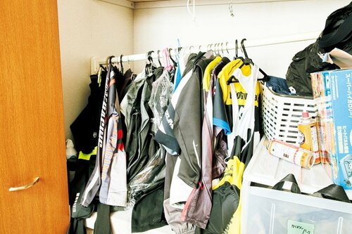 「今」を基準に処分！流行遅れの服や体型に合わない服 イメージ