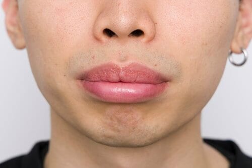 仕上がりはバッチリ！ ポロポロ崩れやすい点が不評 メンズ色付きリップおすすめ イメージ