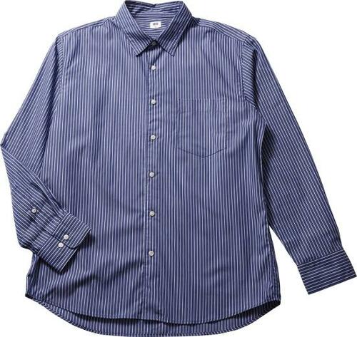 首元に ユニクロ「エクストラファインコットンシャツ」 イメージ