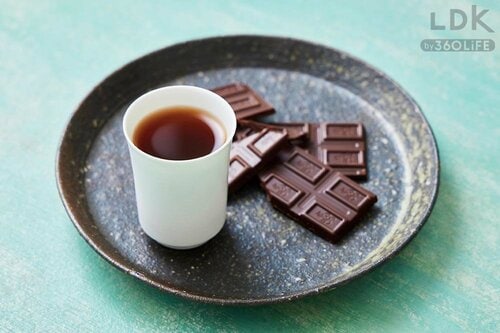 ガツンとくるほろ苦さにヤミツキ ペットボトル緑茶おすすめ イメージ