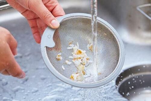 ゴミ受けを買い換えるだけで ヌメヌメ汚れがあっという間にキレイに！ イメージ