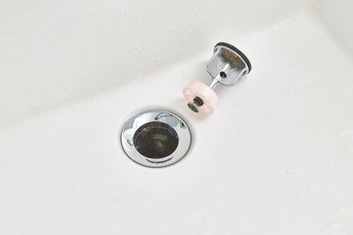 イヤ〜なニオイ対策は、月1で排水管の髪の毛詰まりをチェック!