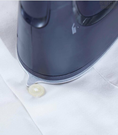 左:東芝「La・Coo S TAS-X80」、右:他社製品 衣類スチーマーおすすめ イメージ2