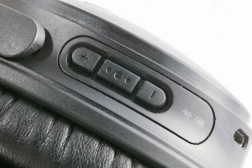 音質では後塵を排したBOSEだがノイキャン力と装着感はさすが! イメージ7