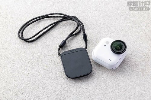 マグネットネックレスで服の裏側から固定 アクションカメラおすすめ イメージ
