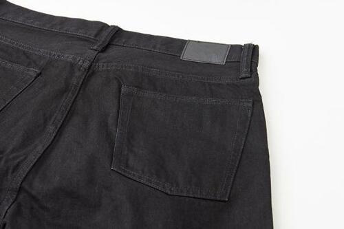 GAP「ストレートフィットジーンズ」2