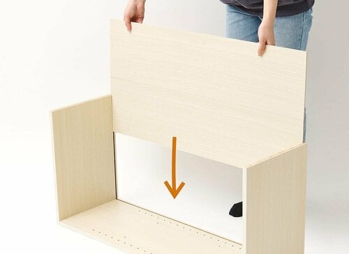 ステップ2:背板を差し込み本体を立てる イメージ