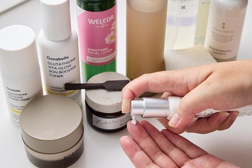 モニターが使用して肌なじみなどをチェック 化粧水&クリームのライン使いおすすめ イメージ