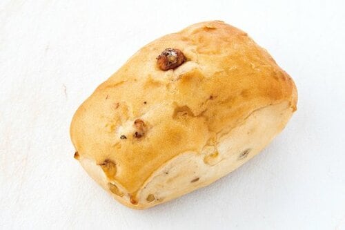⑪定番ディナーロールにくるみが入ったロールパン イメージ