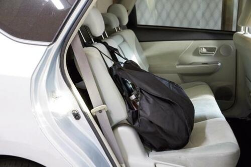 荷物が少ないときは座席の後ろに イメージ