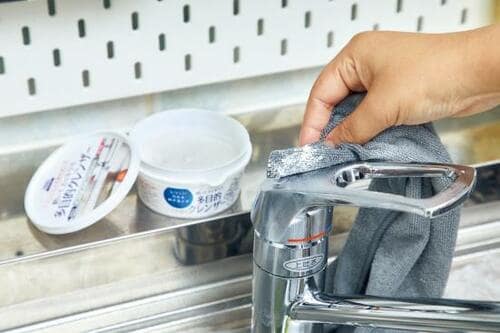 軽く拭くだけで新品に大変身！セリアの多目的クレンザー イメージ2