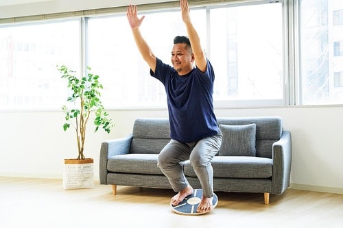 初めてでも簡単! 乗るだけ筋トレのバランスボードはコレ一択 MONOQLO 2025ベストバイおすすめ イメージ