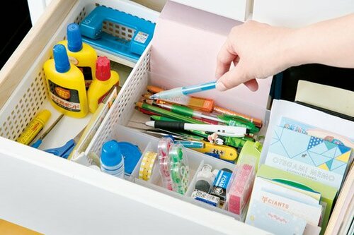 引出しに仕切りなしはNG!100均カゴを自在に組み合わせる イメージ