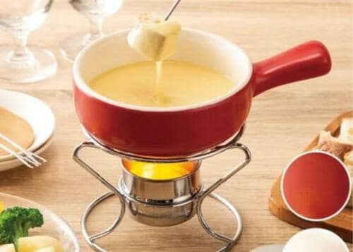 チーズフォンデュ鍋は耐熱陶器製もあります イメージ
