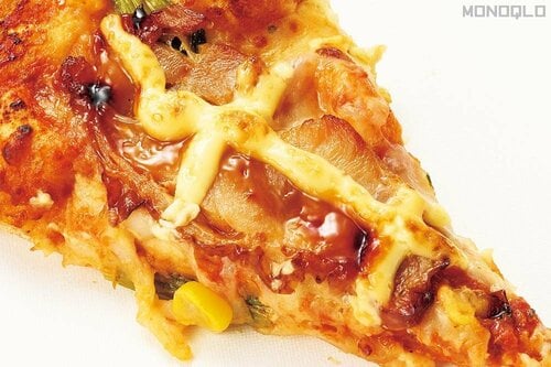 ソースの照り焼き感が3社中、最も強い ドミノピザ「炭火焼チキテリ(Mサイズ)」おすすめ イメージ