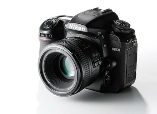 4位: 画質と性能のバランスがいい!ニコン「D7500」