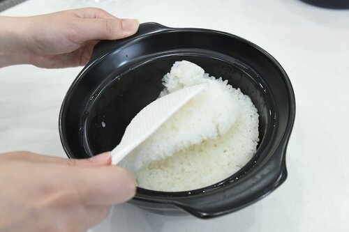 ▼炊きたてのご飯 料理家が選ぶ電子レンジ炊飯器おすすめ イメージ2