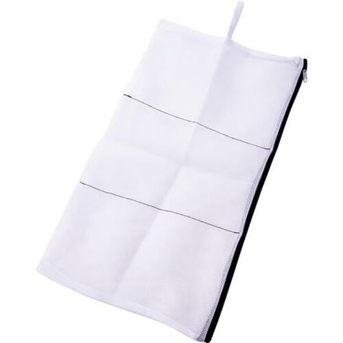 ダイソー「洗えるマスク用3ポケット洗濯ネット」 イメージ