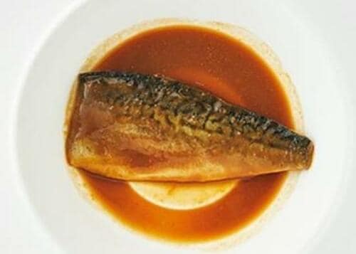 C評価: 身が薄い!イオン「骨取りさばの味噌煮 国産さば使用」 イメージ2