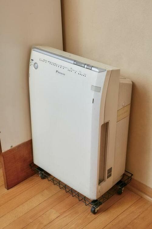 黒ワイヤーでデザインもGOOD空気清浄機はこのキャスターにオン イメージ