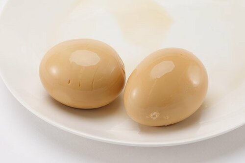 ⑦これはマネできない!黄身まで味がしみた半熟煮たまご