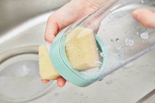 テスト3:洗いやすいかどうか 横置きできる冷水筒おすすめ イメージ