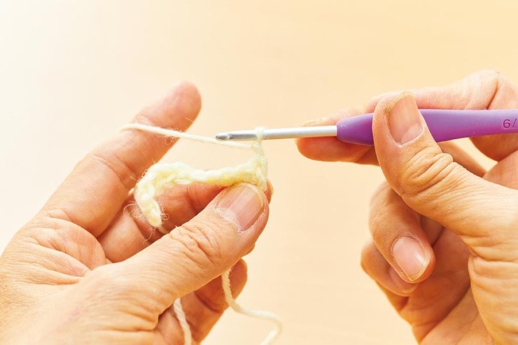 かぎ針編みでかわいい小物作り！基本2「細編み」をマスター｜「LDK」が紹介