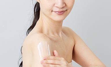 肌の水分を守ってしっかり保湿「ニベア プレミアムボディミルク」 イメージ2