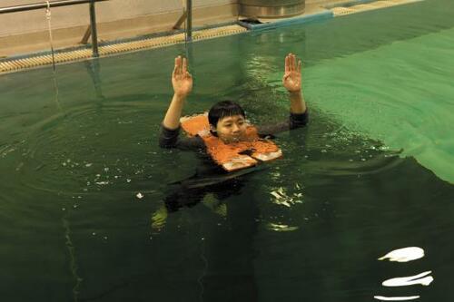 顔を前後でしっかり支える ウレタンボードが特徴 イメージ2