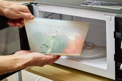 シリコーンバッグを使うメリット1：レンジ加熱ができる シリコーンバッグおすすめ イメージ