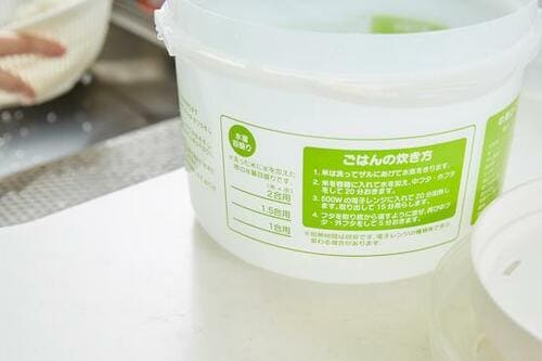 テスト1：計量しやすさ［配点10点］ 料理家が選ぶ電子レンジ炊飯器おすすめ イメージ
