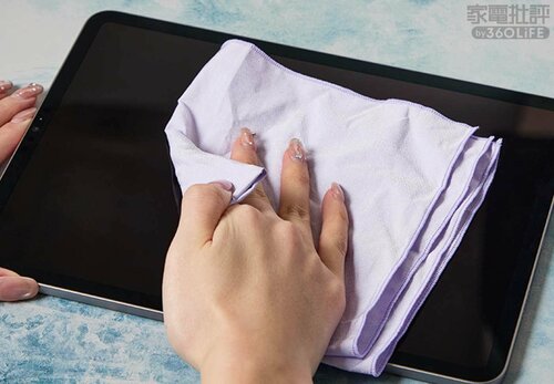 最も軽いクロスでサッと汚れを拭き取る！ クリーニングクロスおすすめ イメージ