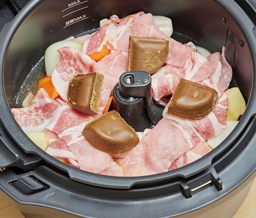 1:食材をセット 自動調理鍋おすすめ イメージ