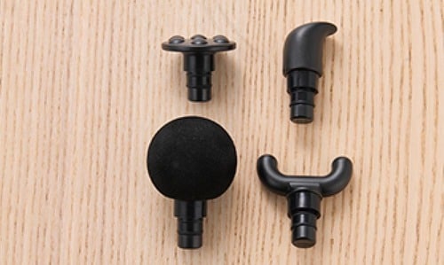 4種類のアタッチメントが付属 ミニマッサージガンおすすめ イメージ