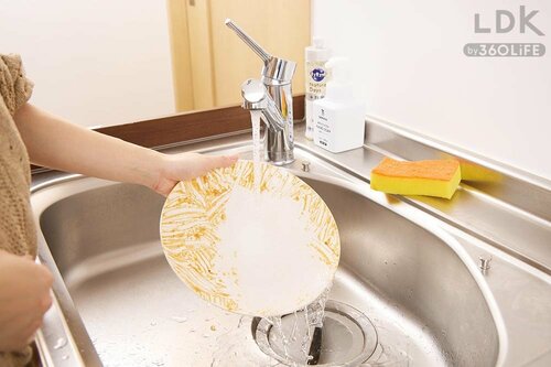 汚れがサッとなで洗いだけで落ちる 撥水防汚食器おすすめ イメージ