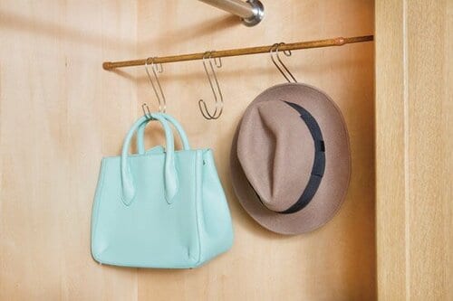 壁に穴を開けずに簡単に壁掛けが作れるS字フック イメージ2