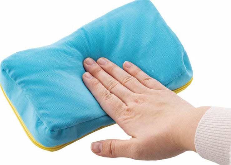 【進化系文具】昼寝用枕になるペンケース「NEMUMI」の寝心地が意外にいいんです