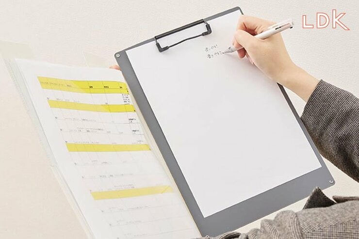 【クリップホルダー】100均文具じゃ見つからない！ 書類収納付きのおすすめは？【LDK】