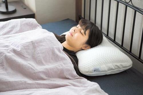 脳を冷やすと熟睡につながる？ 深部体温と睡眠の関係 イメージ