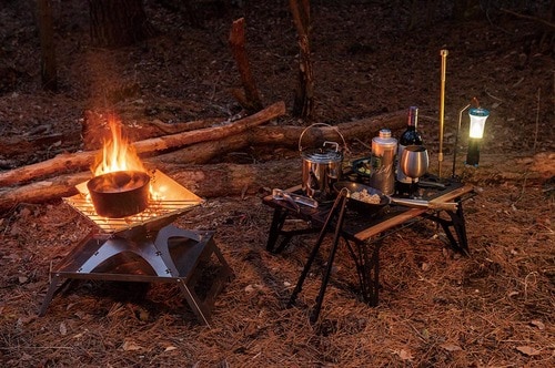 焚き火を囲んで熱々グルメを堪能しよう！ イメージ