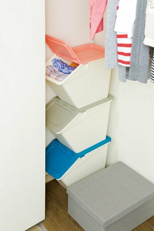 クローゼット扉のウラの小さなスペースを衣類収納に イメージ