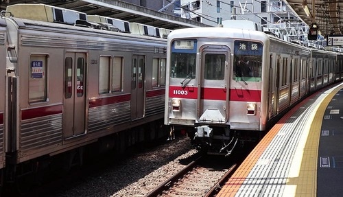 車両の先頭部を自動で検出! キヤノン「EOS R50V」おすすめ イメージ