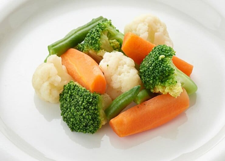 西友でもトップバリュでもない。「冷凍野菜ミックス」は“あの”スーパーがオススメな理由