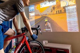 バーチャル空間でサイクリングが楽しめる、「Zwift」におすすめのスマートバイク&トレーナーは?│『家電批評』が比較のイメージ