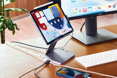 Anker 551 USB-C ハブ（8-in-1, Tablet Stand）