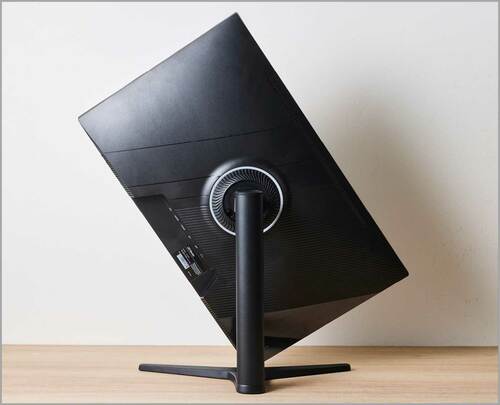 画面の角度を自由に変更可能 安い4Kモニターおすすめ イメージ2