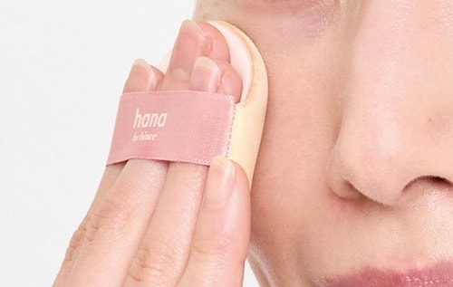使用感:手のひらサイズで持ちやすい&ふかふかパフでムラなく塗れる! クッションファンデおすすめ イメージ